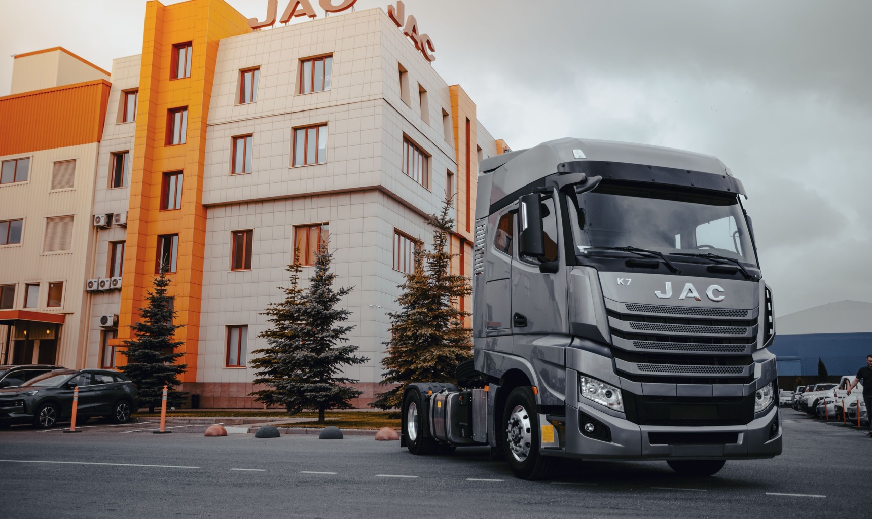 Обзор седельного тягача JAC K7: идеален для бизнеса
