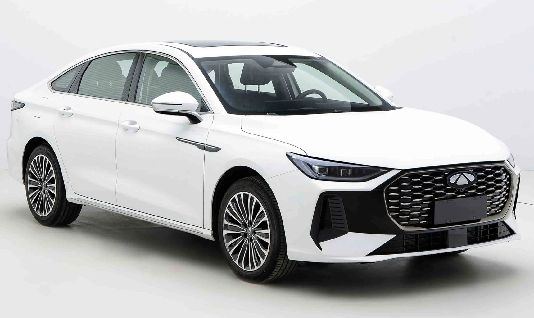 Chery A8L: новый среднеразмерный седан с плагин-гибридной силовой установкой