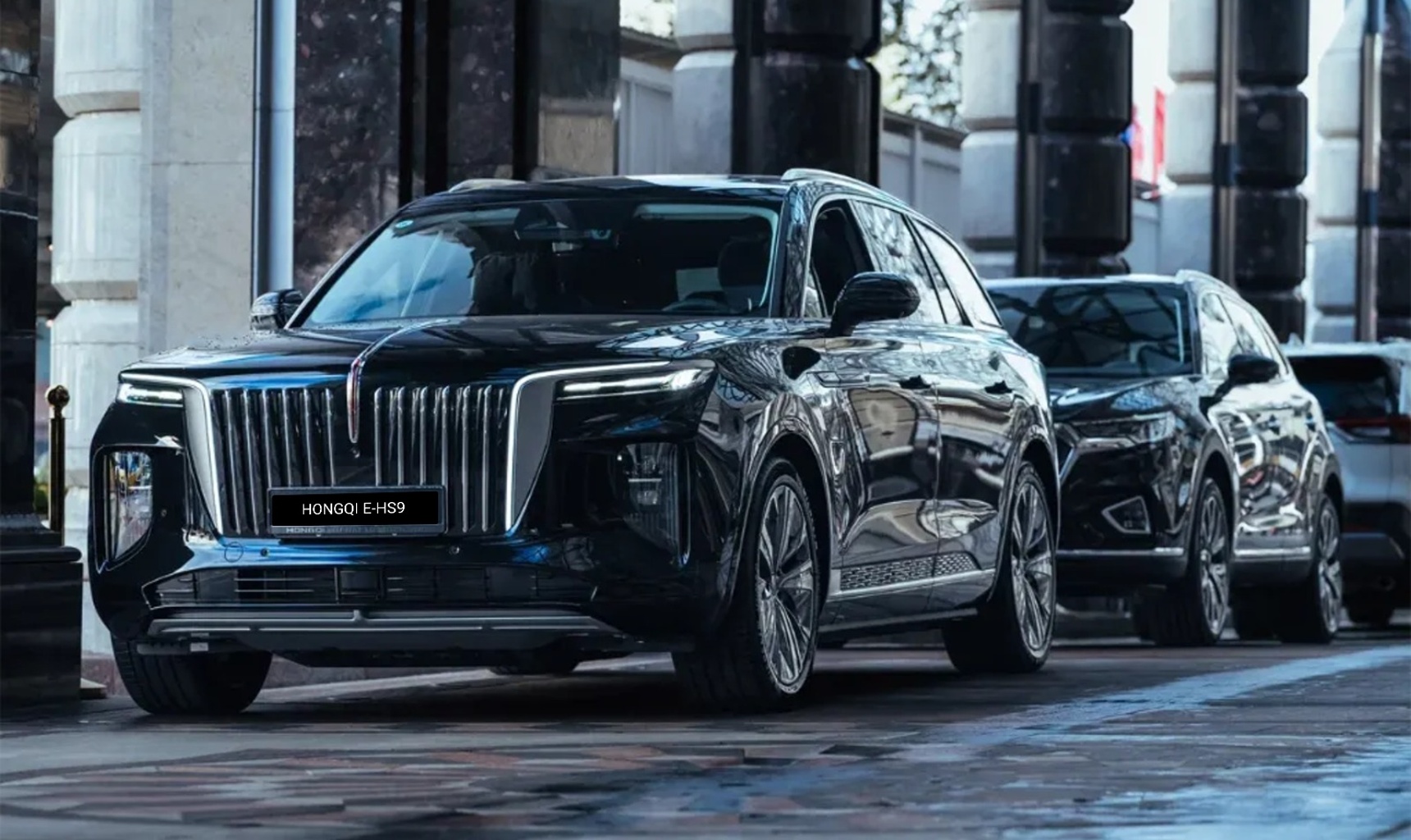 ПРЕЗЕНТАЦИЯ АВТОМОБИЛЕЙ HONGQI НА ВЫСТАВКЕ INVEST DUBAI EXPO В THE CARLTON В МОСКВЕ