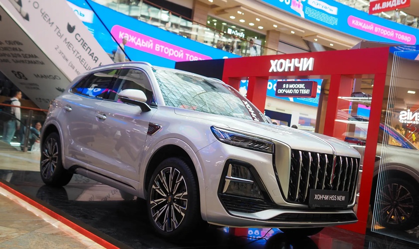 HONGQI приглашает на тест-драйв: экспозиции бренда в крупнейших ТРЦ Москвы и Санкт-Петербурга