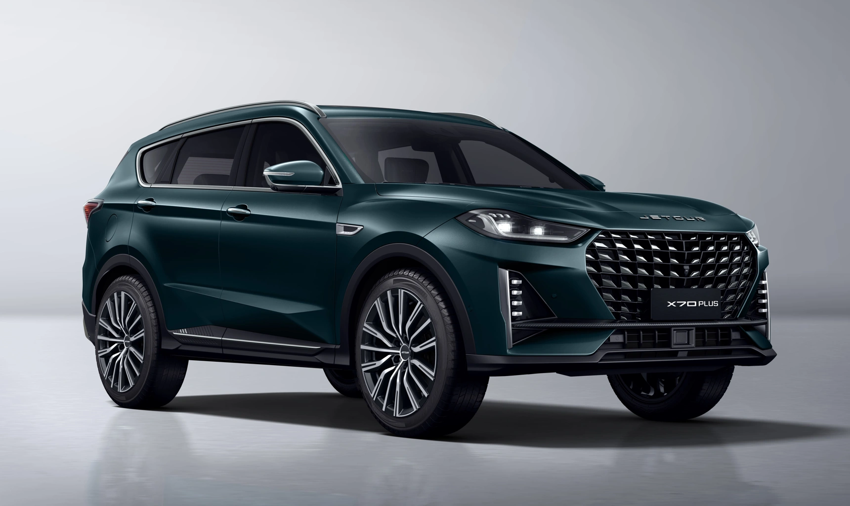 Jetour представляет новые цвета экстерьера и интерьера кроссовера X70 Plus