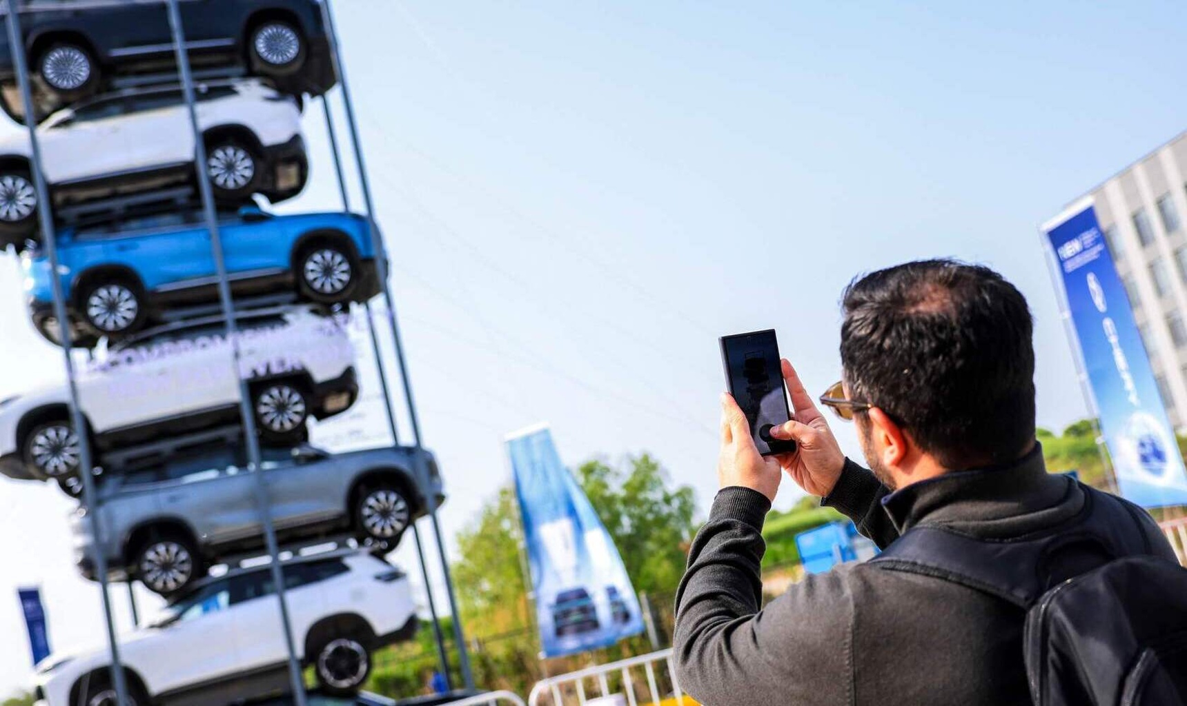 Новое доказательство максимальной безопасности: CHERY TIGGO 8 CSH прошел экстремальные испытания, выдержав давление в 11,5 тонн