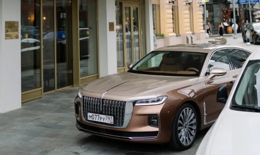Флагманский седан HONGQI H9 стал автомобилем свадебного кортежа российских спортсменов Дины Авериной и Дмитрия Соловьева